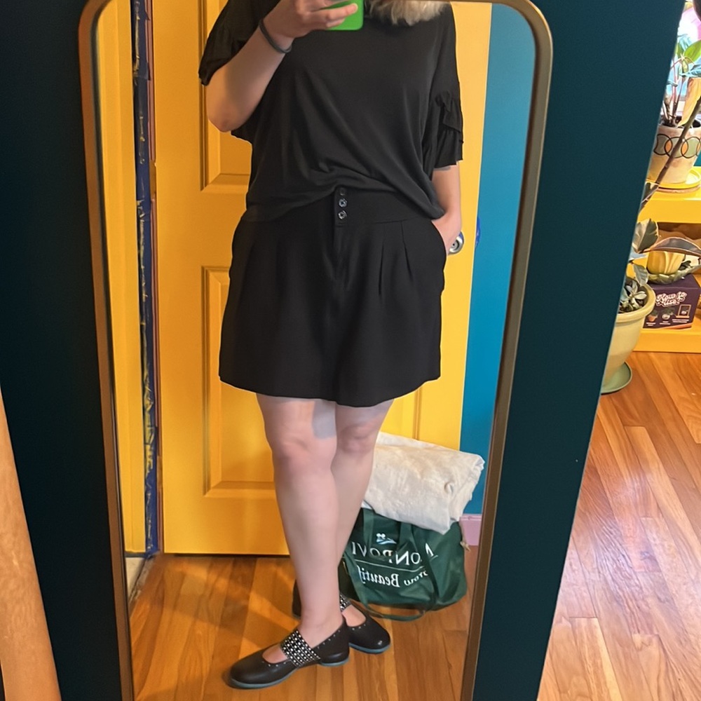 Thick Black Banana Republic Skirt with POCKETS!